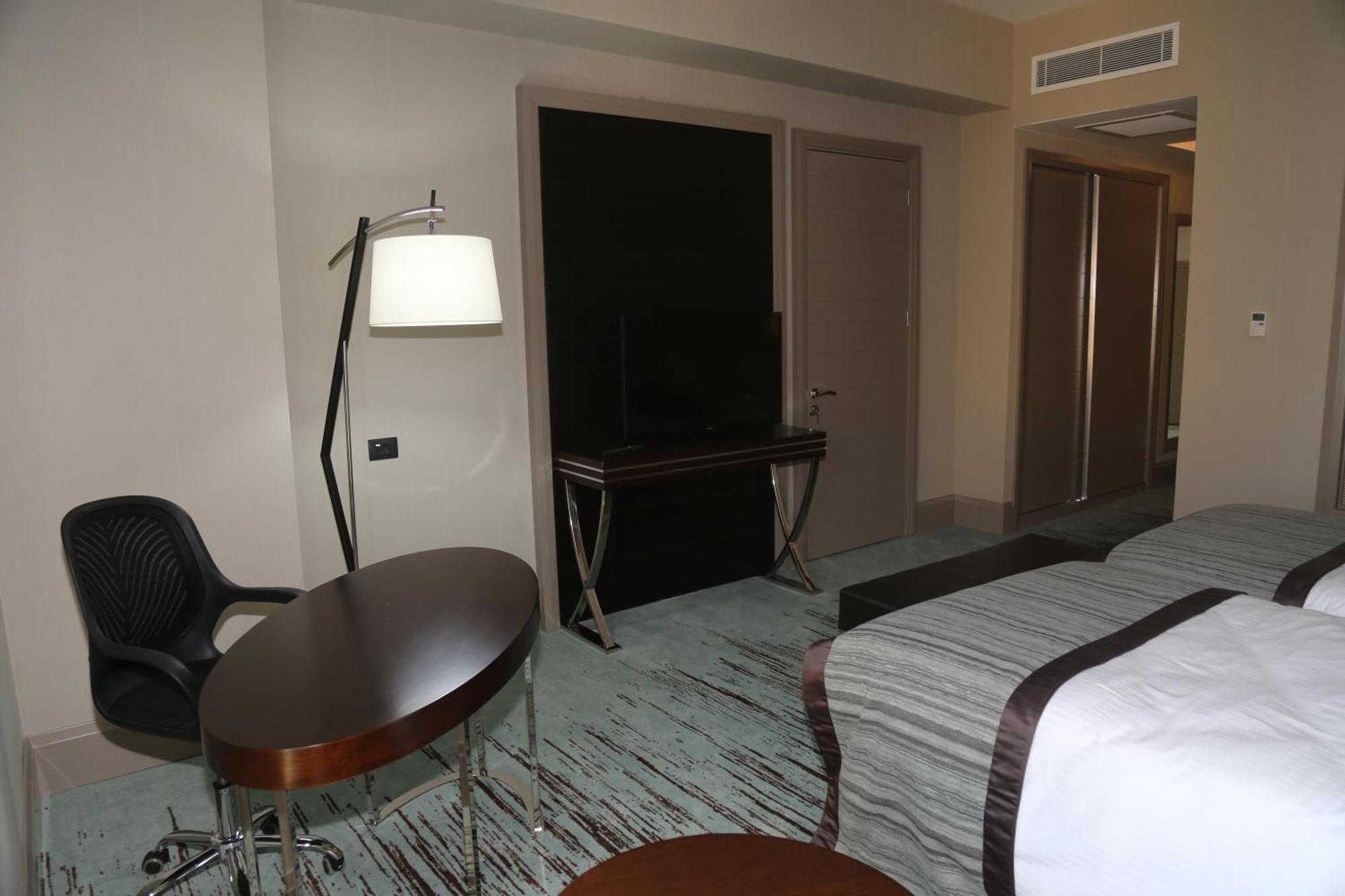 Hotel Ramada By Wyndham İskenderun Zewnętrze zdjęcie