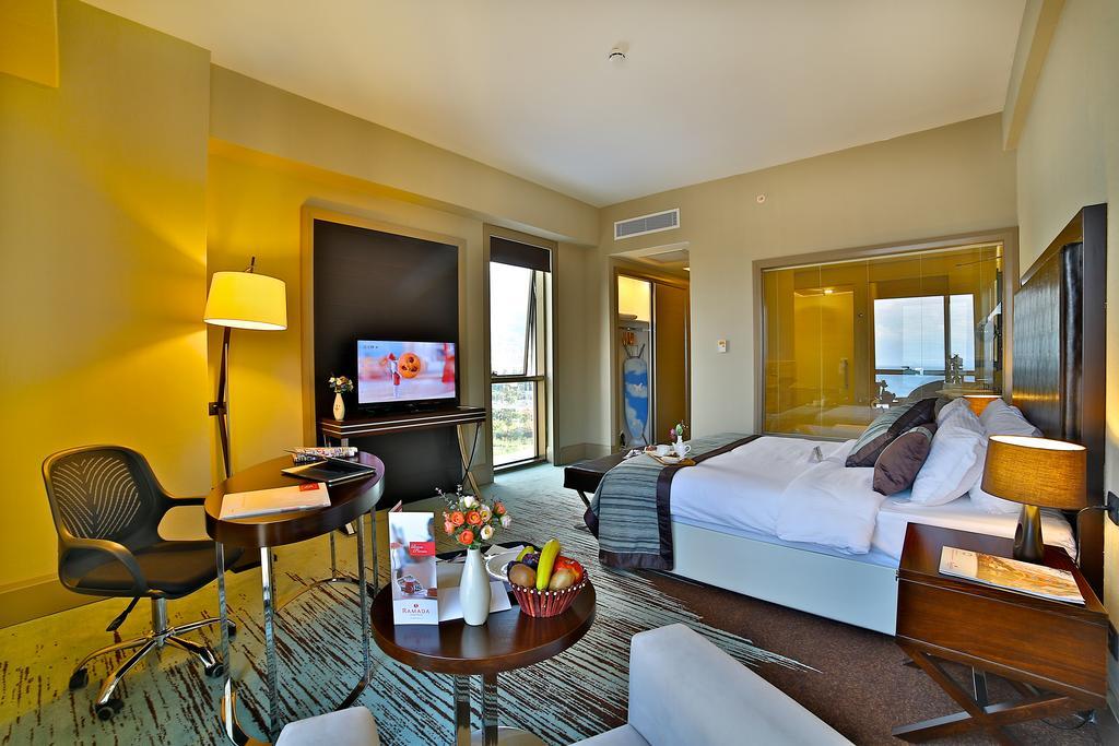 Hotel Ramada By Wyndham İskenderun Zewnętrze zdjęcie